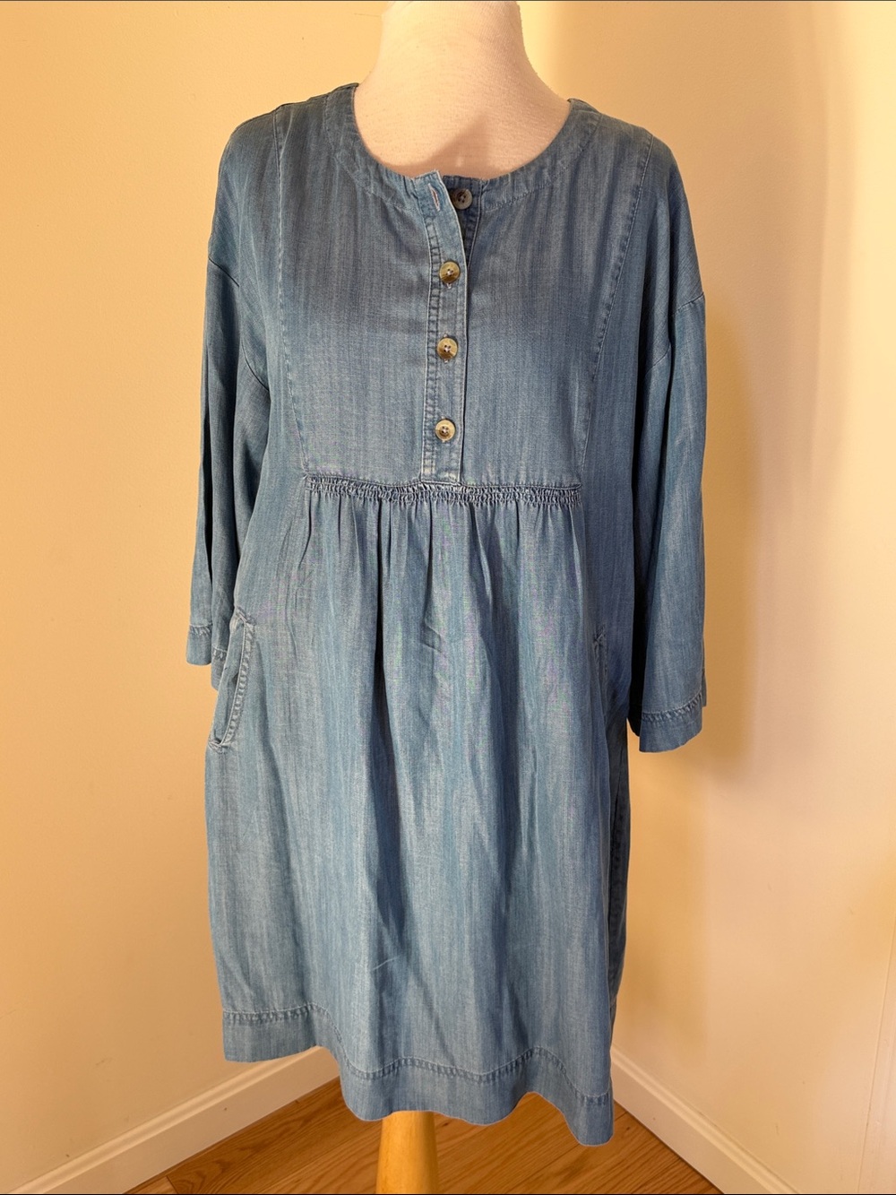 Fat Face Sz 8, chambaray denim dress with pockets.